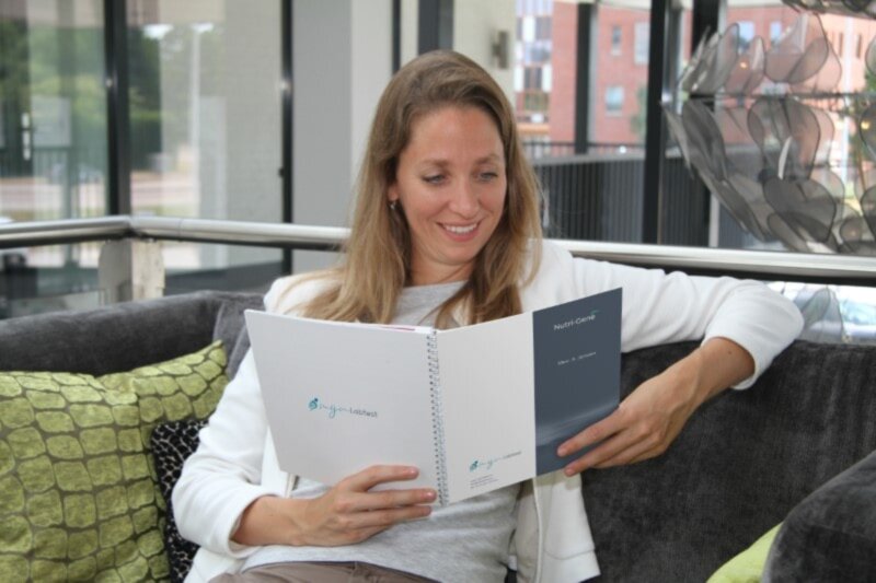 Naast het rapport in PDF vorm kun je er ook voor kiezen een geprinte versie van je DNA uitslagen te ontvangen. Naast het rapport in PDF vorm kun je er ook voor kiezen een geprinte versie van je DNA uitslagen te ontvangen.